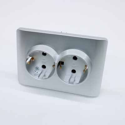 (NEW3-E) Розетка с/з со шторками двойная, 16А, серебряный 431419